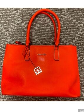 🔥 Calvin Klein Medium Classic Tote Bag- Statement Piece! 🔥